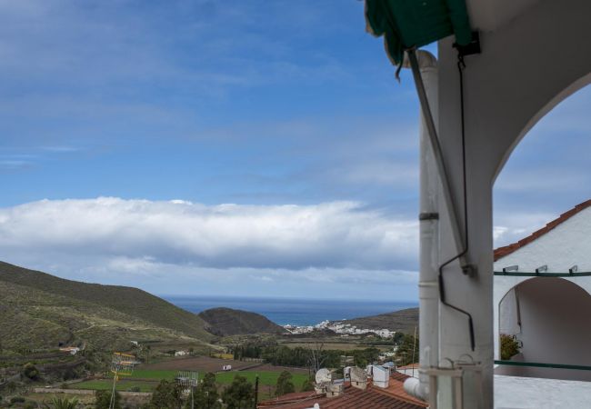 Casa en Agaete - Agaete casa de campo con terraza y vistas al mar  by Lightbooking