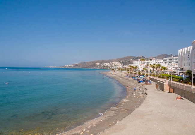 Apartamento en Nerja - Apartamento con piscina a 400 m de la playa