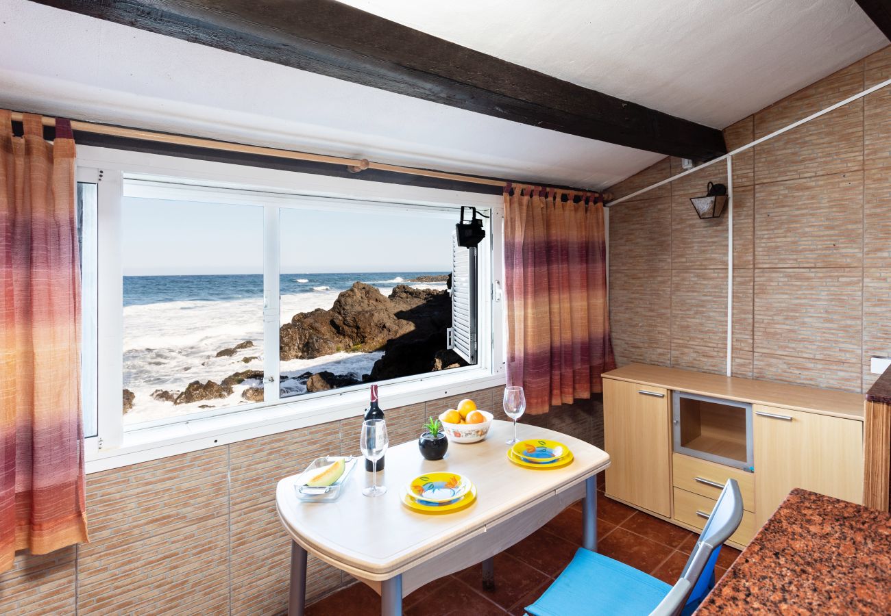 Casa en Candelaria - Casa de playa, a 5 metros del mar wifi by Lightbooking
