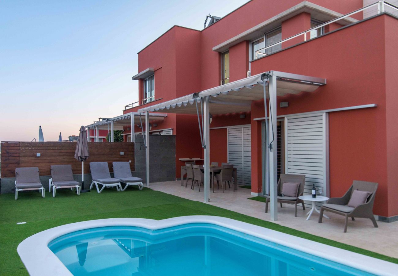 Villa en San Bartolomé de Tirajana - Villa de lujo con piscina Salobre