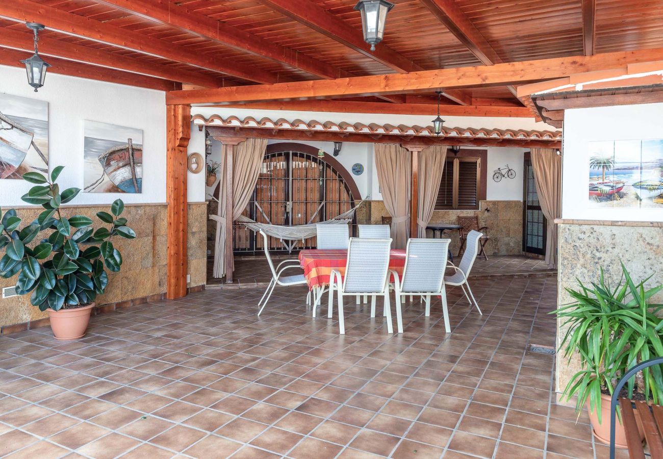 Villa en Agaete - Agaete villa con vistas al mar y terraza con barbacoa  by Lightbooking