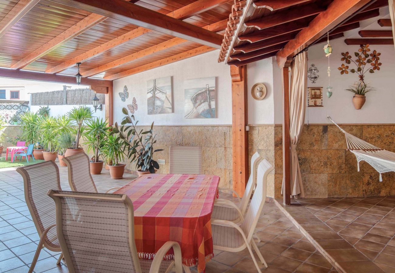Villa en Agaete - Agaete villa con vistas al mar y terraza con barbacoa  by Lightbooking