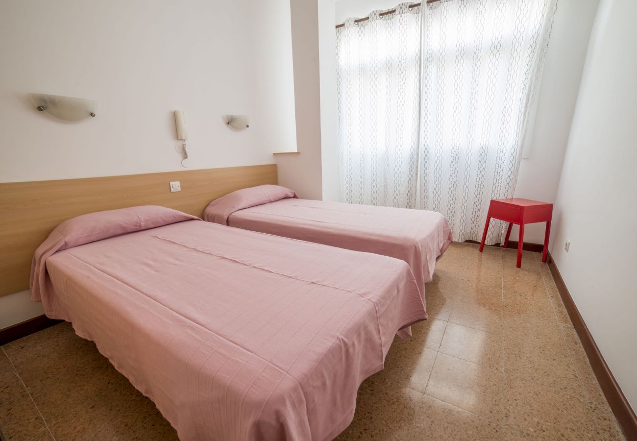 Apartamento en Las Palmas de Gran Canaria - Rosamar a metros de la playa wifi 405  by Lightbooking