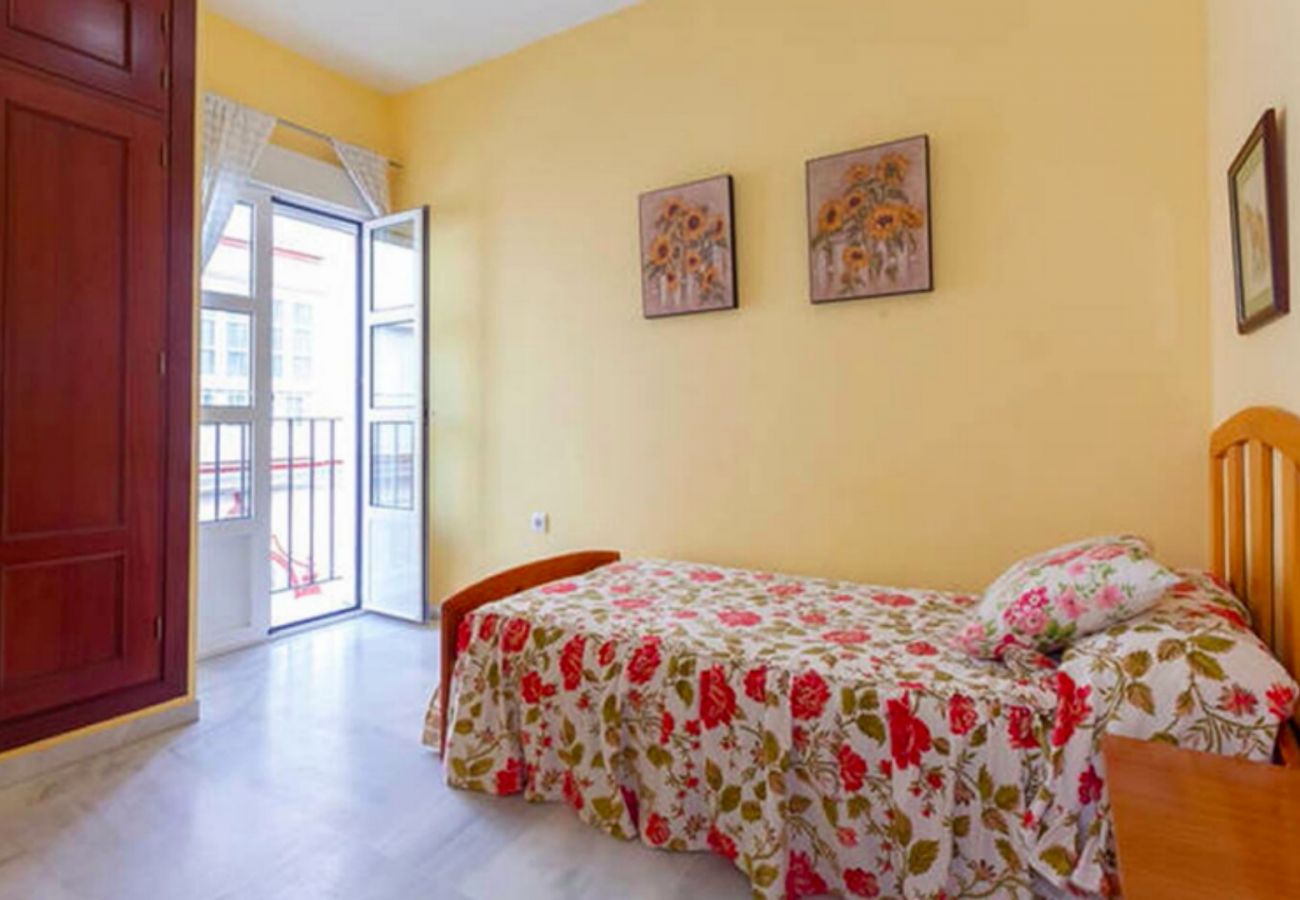Apartamento en San Fernando - Centrico dos dormitorios wifi by Lightbooking