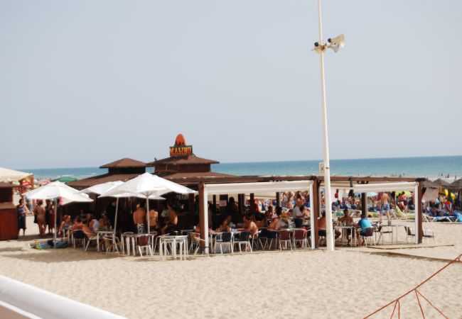 Estudio en Cádiz - Estudio centrico metros de la playa con aire  by Lightbooking