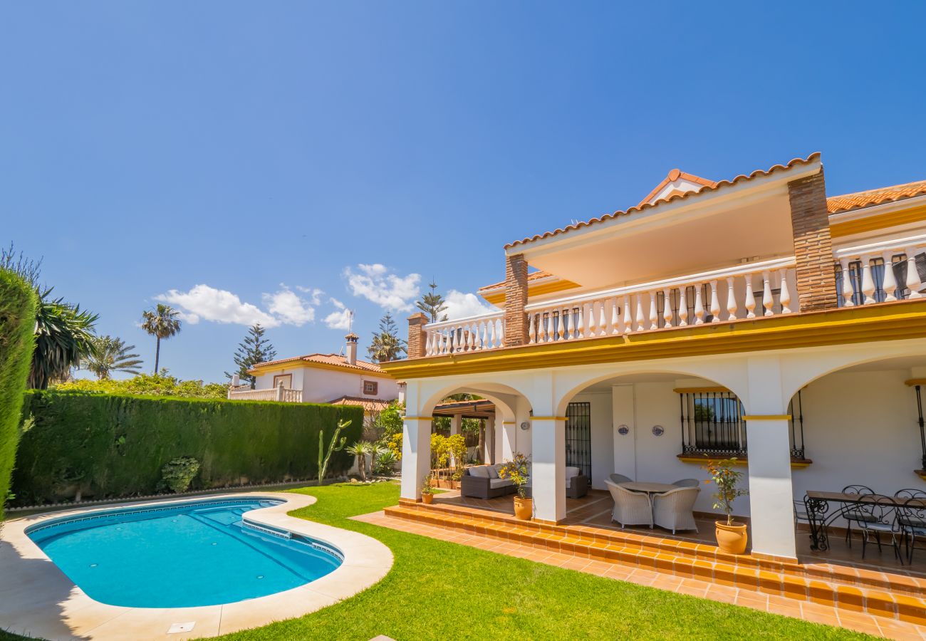 Villa en Málaga - Villa con piscina a 1 km de la playa