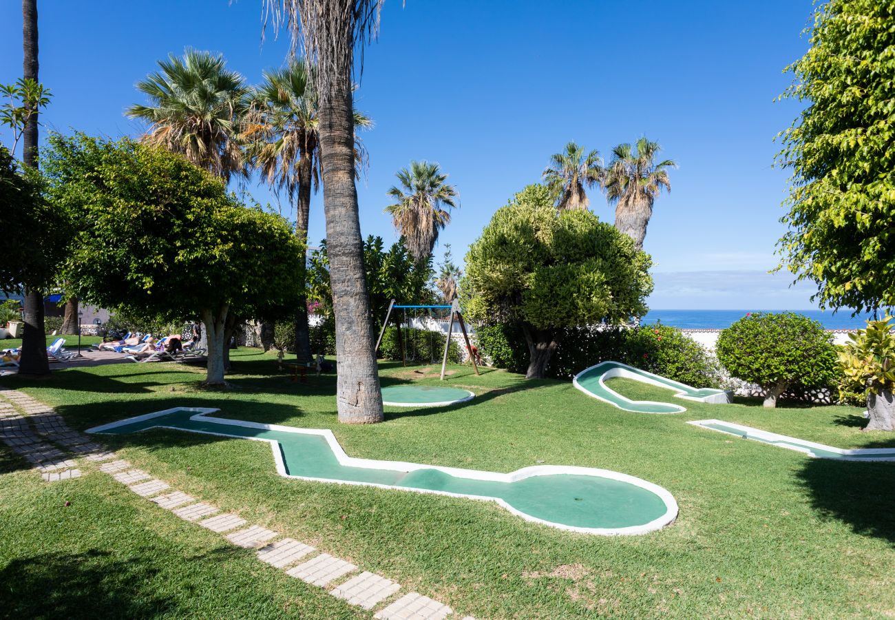 Estudio en Puerto de la Cruz - Deluxe estudio piscina terraza y aire  by Lightbooking