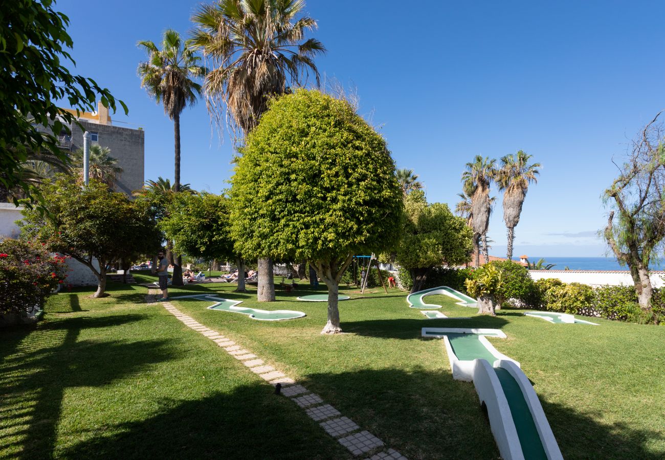 Estudio en Puerto de la Cruz - Deluxe estudio piscina terraza y aire  by Lightbooking