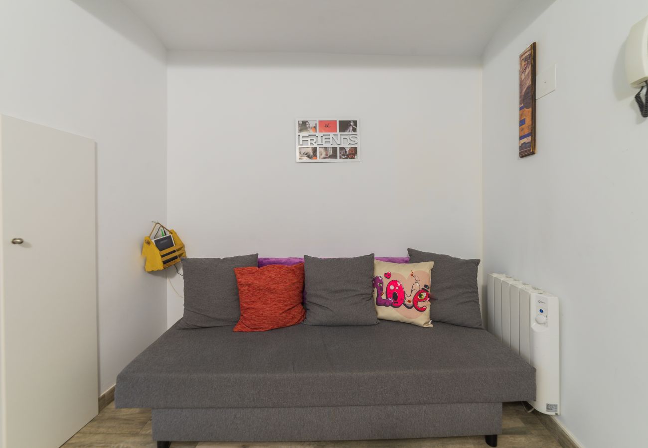 Apartamento en Madrid - Apartamento O'Donnell-Gregorio Marañón M (JJN155)