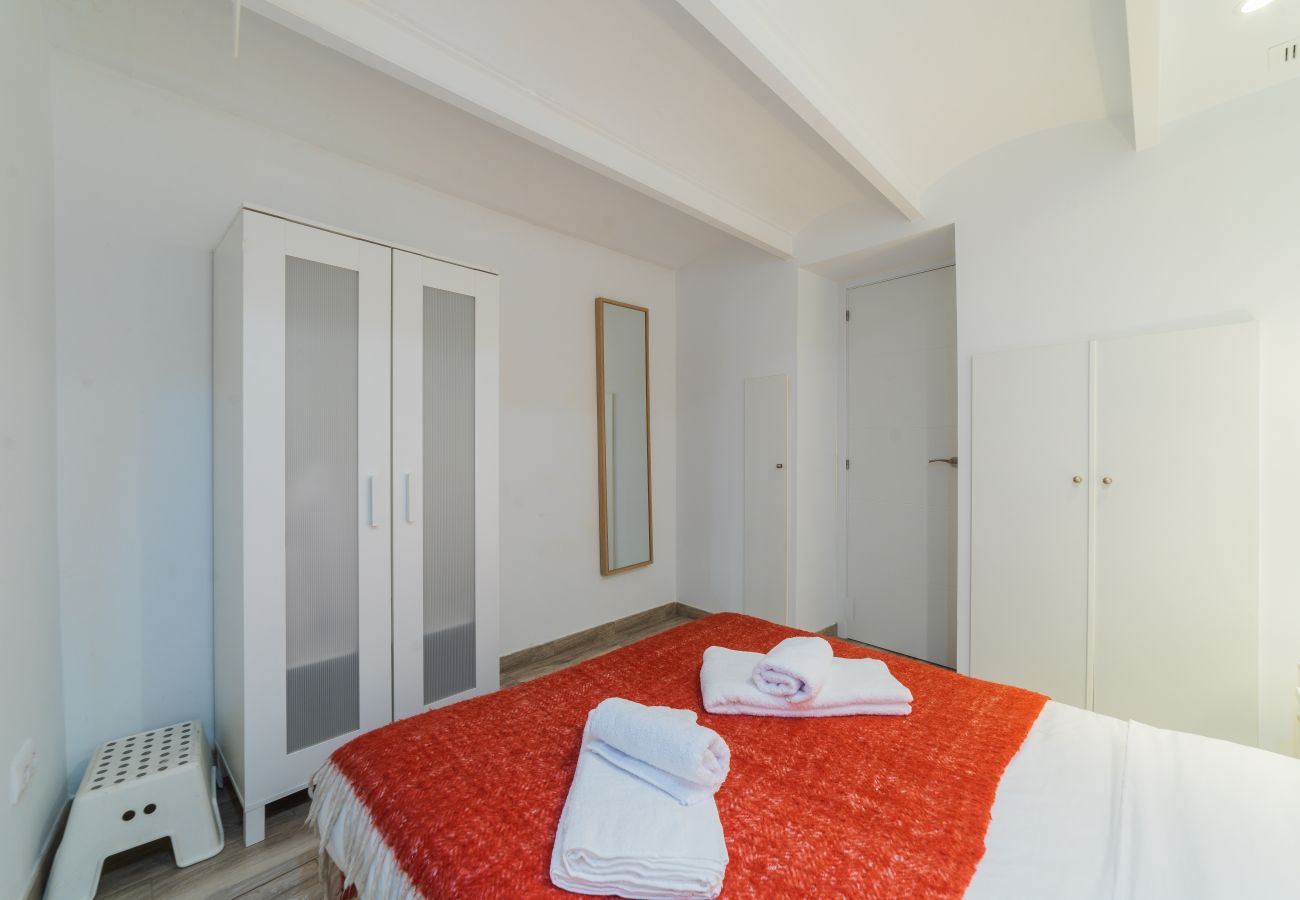 Apartamento en Madrid - Apartamento O'Donnell-Gregorio Marañón M (JJN155)