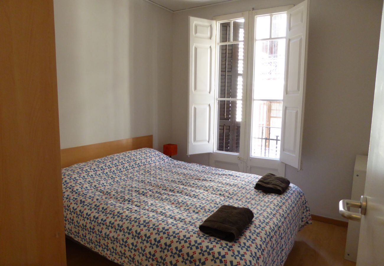 Apartamento en Barcelona - Bonito piso en alquiler por días en Gracia, Barcelona centro. Luminoso, tranquilo y bien situado.