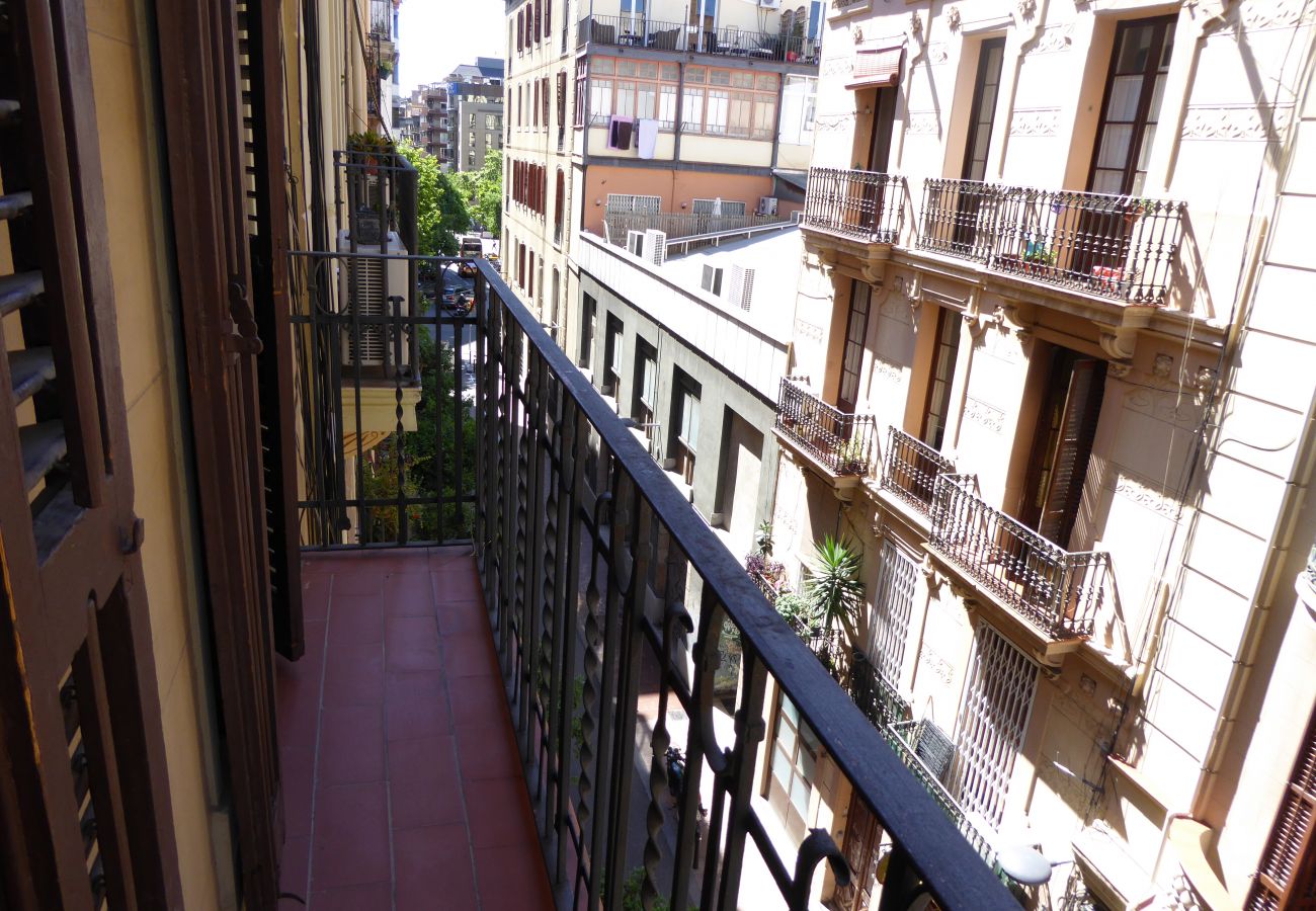 Apartamento en Barcelona - Bonito piso en alquiler por días en Gracia, Barcelona centro. Luminoso, tranquilo y bien situado.