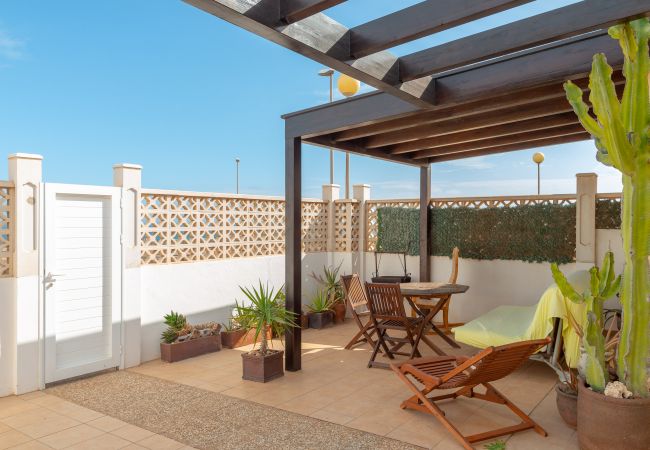 Apartamento en Caleta de Fuste - Vistas Golf Apartment con terraza privada  by Lightbooking