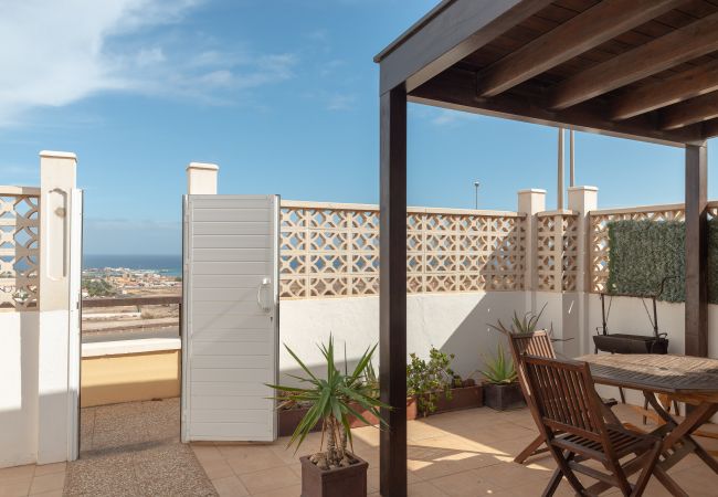 Apartamento en Caleta de Fuste - Vistas Golf Apartment con terraza privada  by Lightbooking