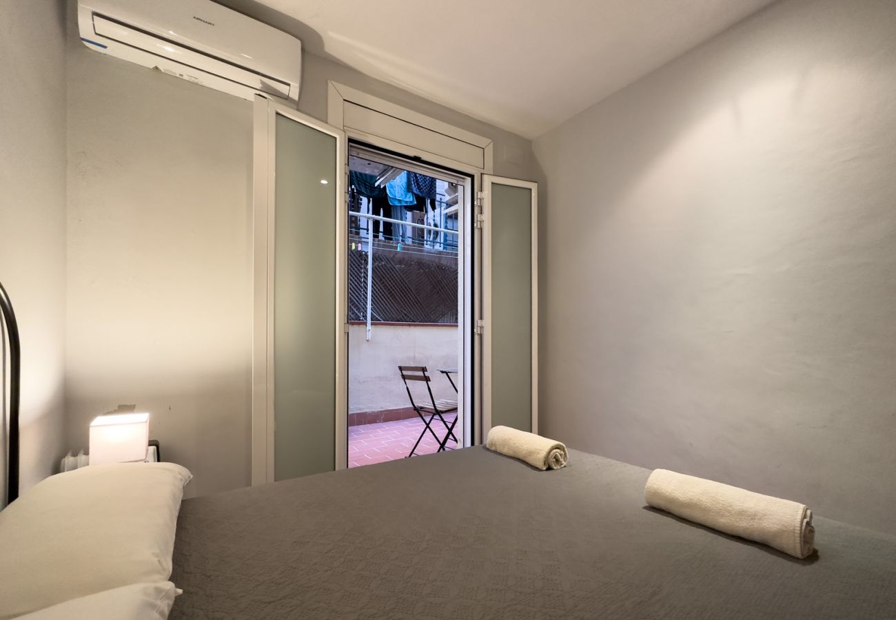 Apartamento en Barcelona - Piso bonito, restaurado en alquiler con patio terraza en Gracia, Barcelona centro