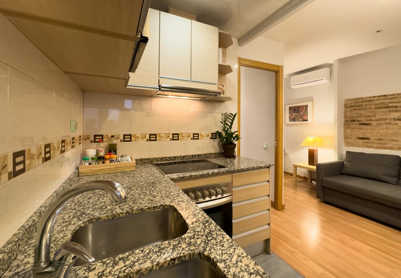 Apartamento en Barcelona - Piso bonito, restaurado en alquiler con patio terraza en Gracia, Barcelona centro