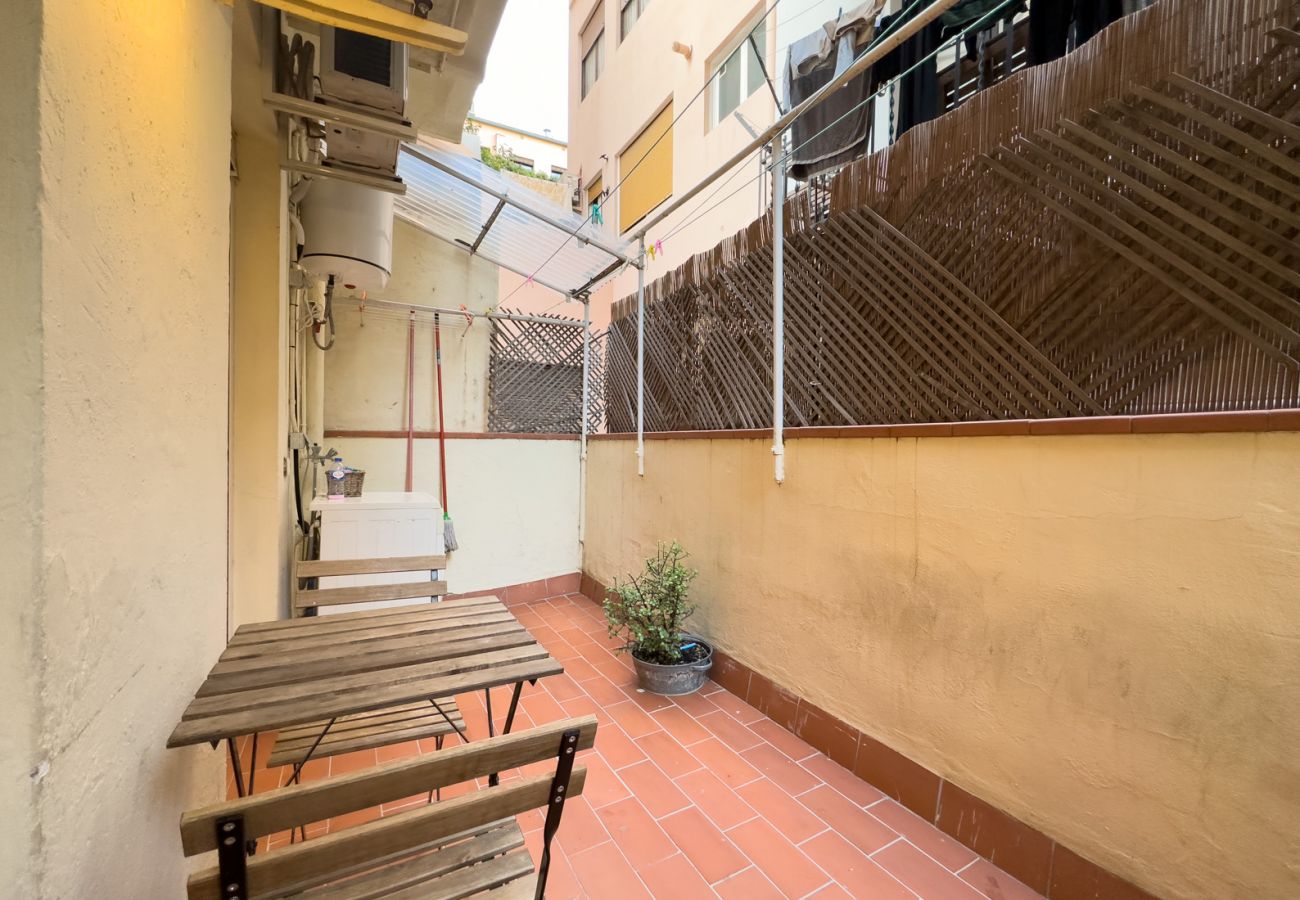 Apartamento en Barcelona - Piso bonito, restaurado en alquiler con patio terraza en Gracia, Barcelona centro