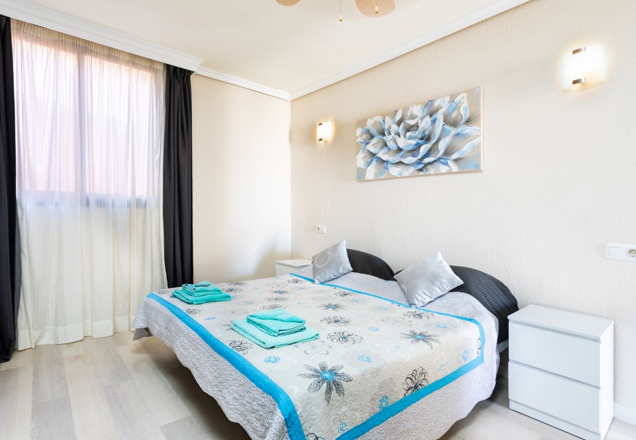 Apartamento en Costa Adeje -  Apartamento Vista mar piscina balcon wifi 4P by Lightbooking