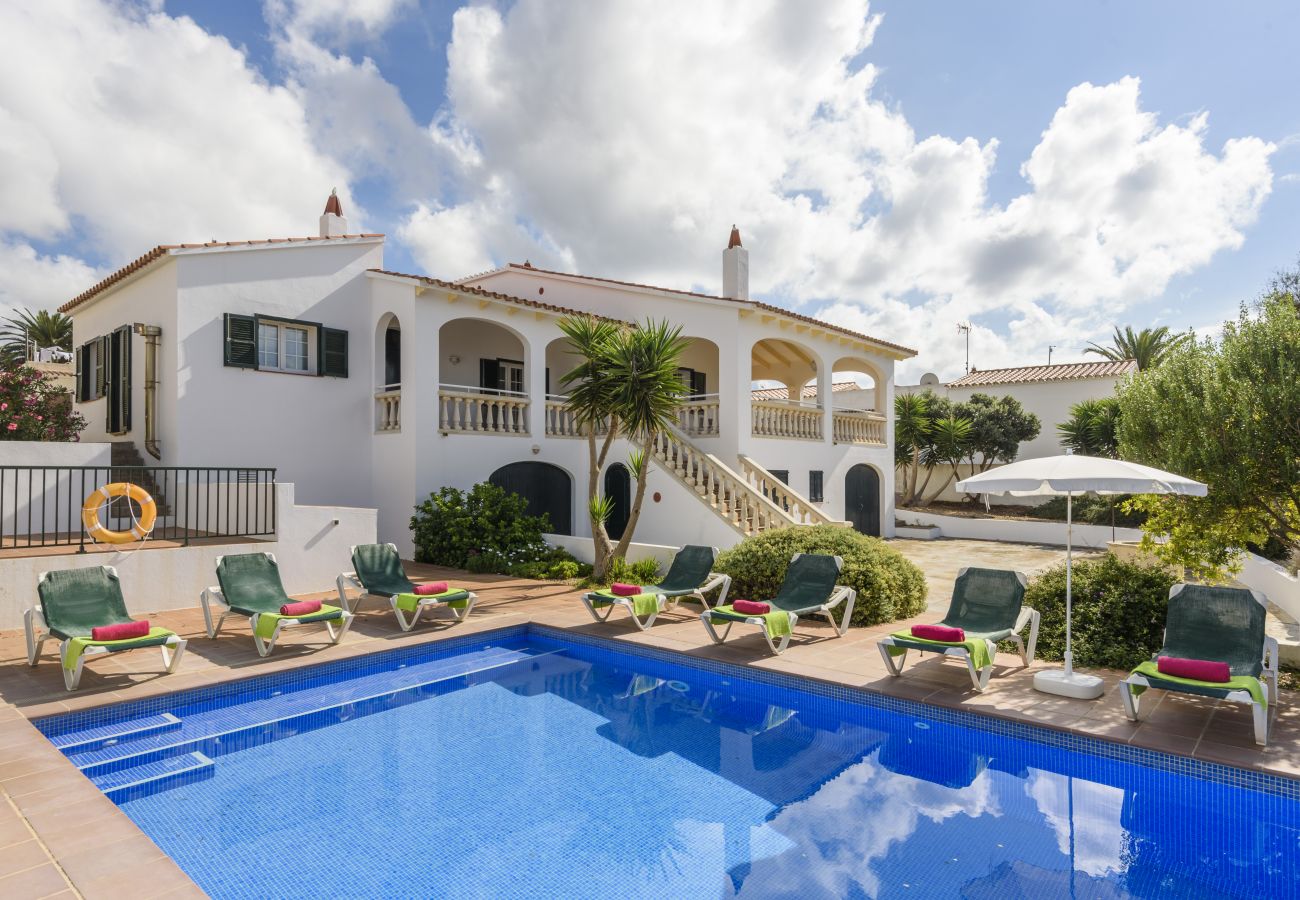 Villa en Calan Porter - Villa con piscina a 800 m de la playa