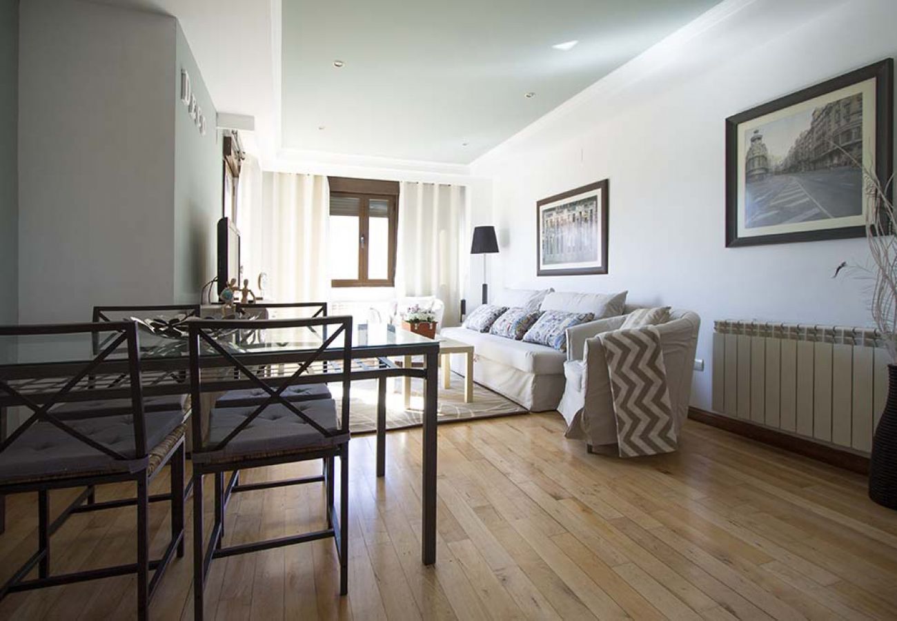 Apartamento en Madrid - ATOCHA-M30- HOSPITAL GREGORIO MARAÑON. ATICO DUPLEX 7 PAX