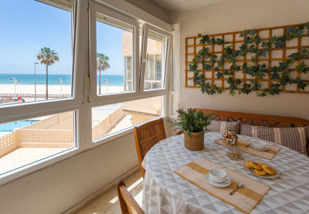 Apartamento en Cádiz - Apartamento con aire acondicionado a 20 m de la playa
