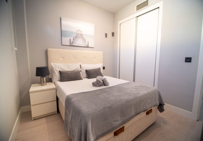 Apartamento en Madrid - M (JMC 5) BERNABEU R. MADRID STADIUM APARTMENT 1 ROOM 2 PAX PARKING  - MADRID BUSINESS CENTER