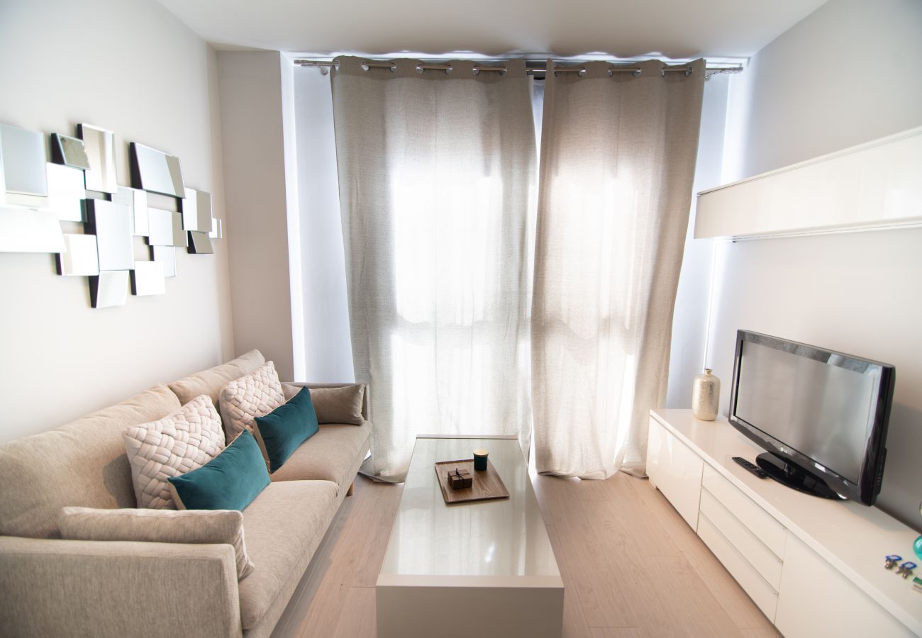 Apartamento en Madrid - M (JMC 5) BERNABEU R. MADRID STADIUM APARTMENT 1 ROOM 2 PAX PARKING  - MADRID BUSINESS CENTER