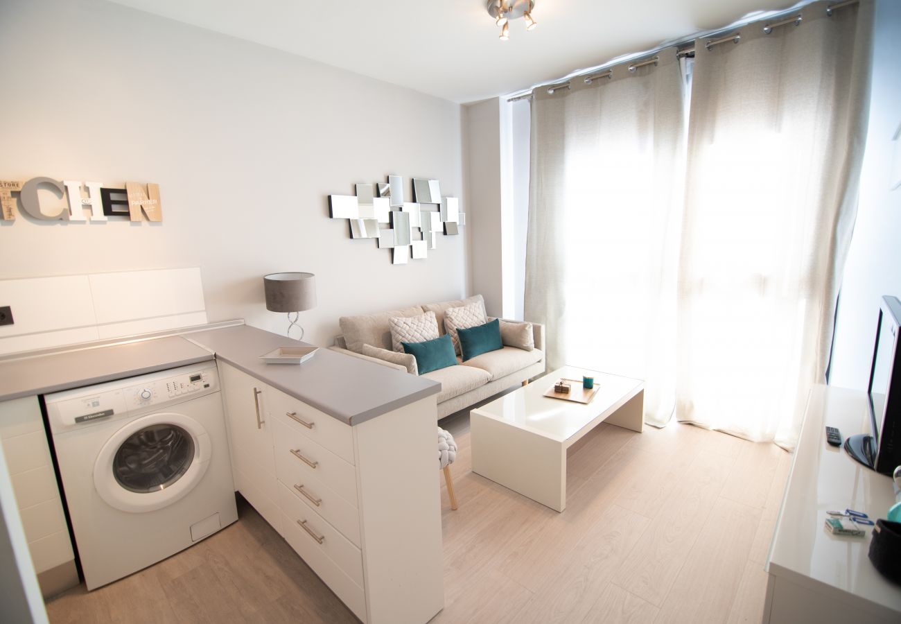 Apartamento en Madrid - M (JMC 5) BERNABEU R. MADRID STADIUM APARTMENT 1 ROOM 2 PAX PARKING  - MADRID BUSINESS CENTER