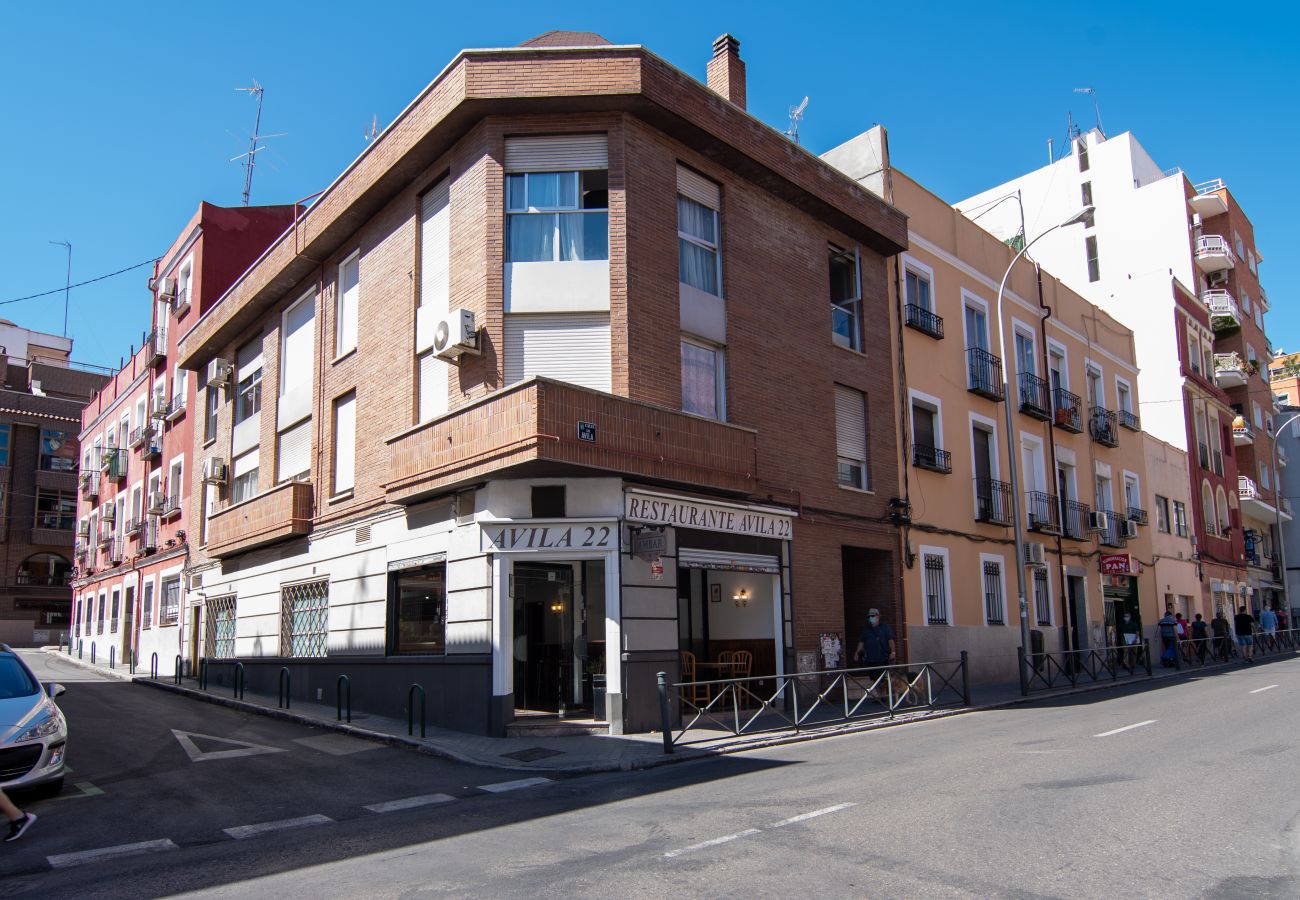 Apartamento en Madrid - M (JMC 5) BERNABEU R. MADRID STADIUM APARTMENT 1 ROOM 2 PAX PARKING  - MADRID BUSINESS CENTER