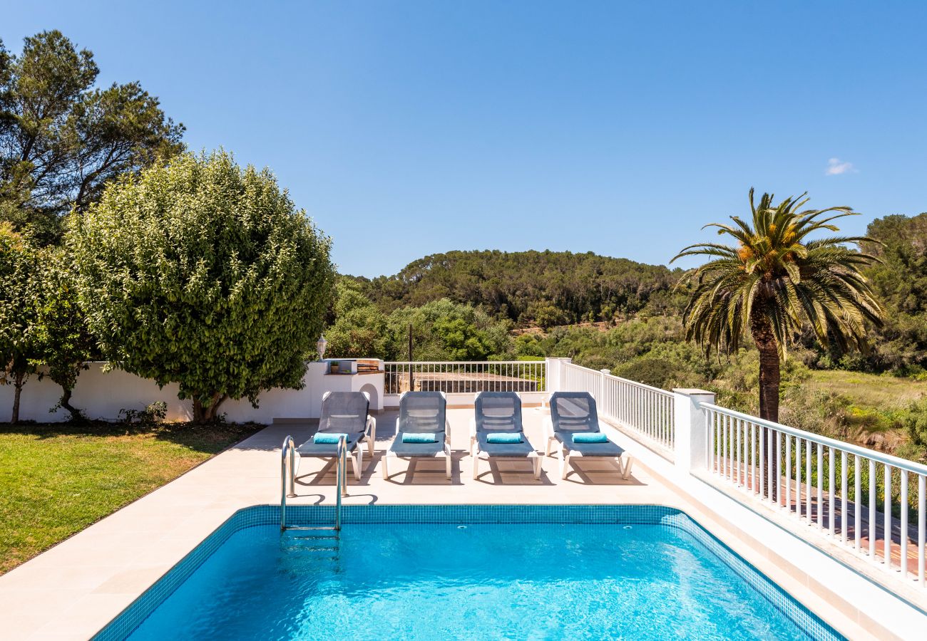 Villa en Cala Galdana - Villa con piscina a 900 m de la playa
