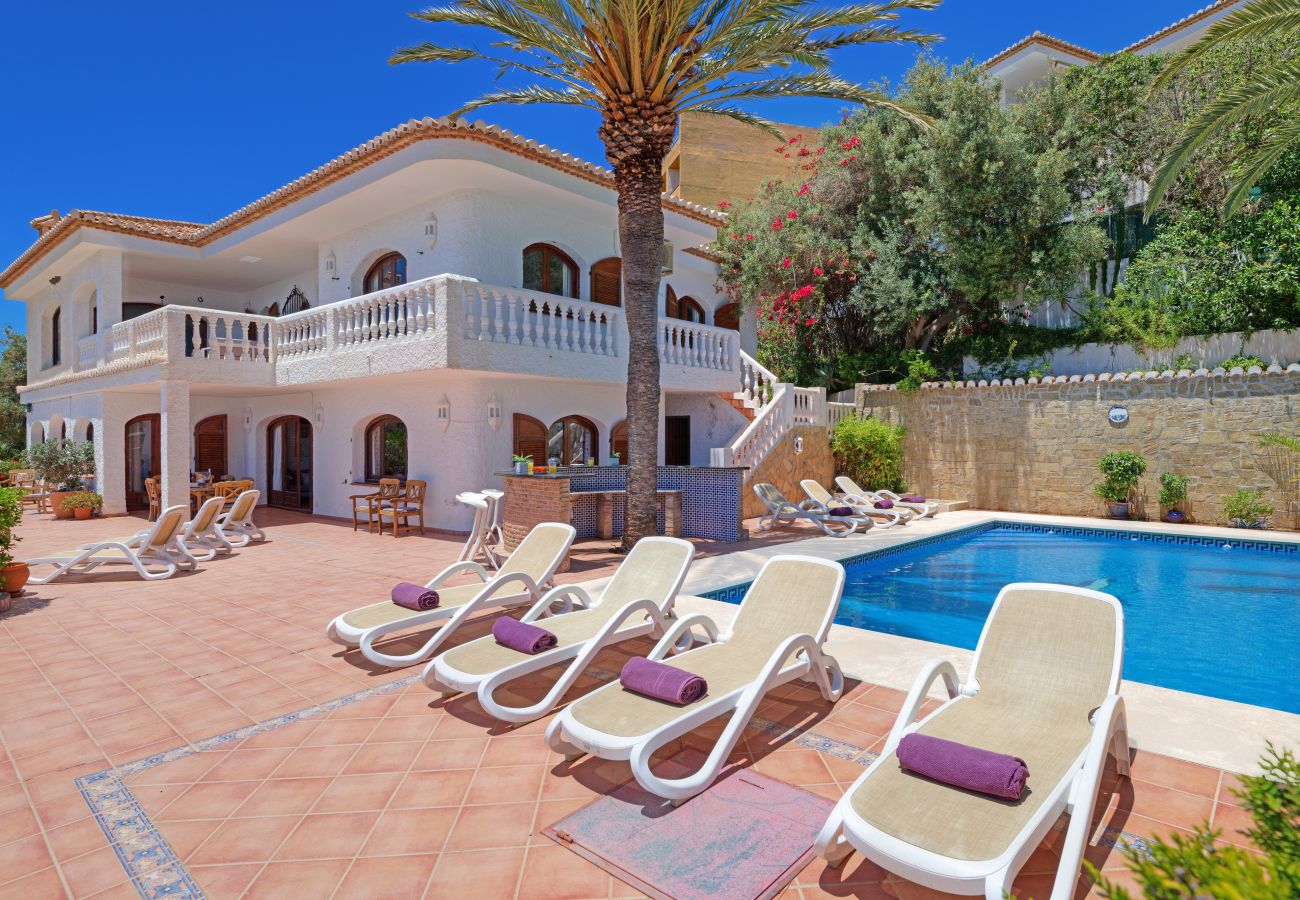 Villa en La Herradura - Villa con piscina a 2 km de la playa