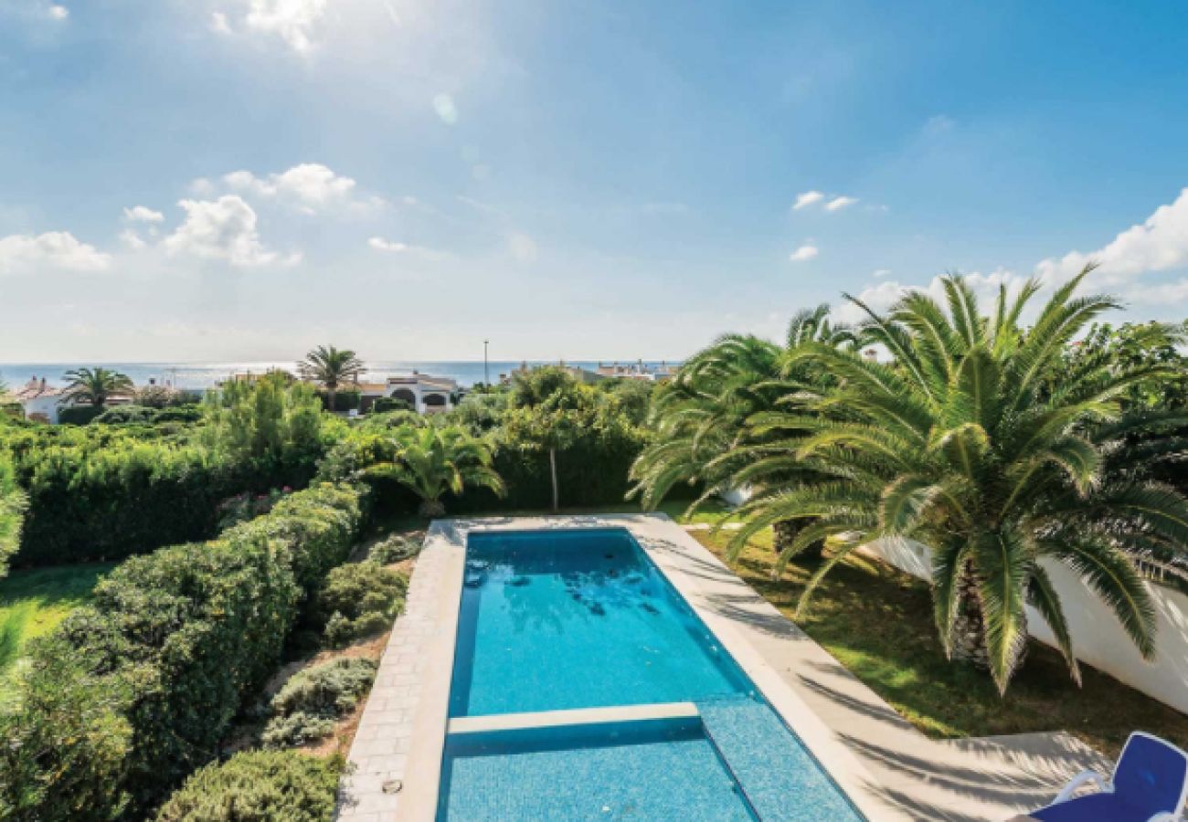 Villa en Cala´n Bosch - Villa con piscina a 800 m de la playa