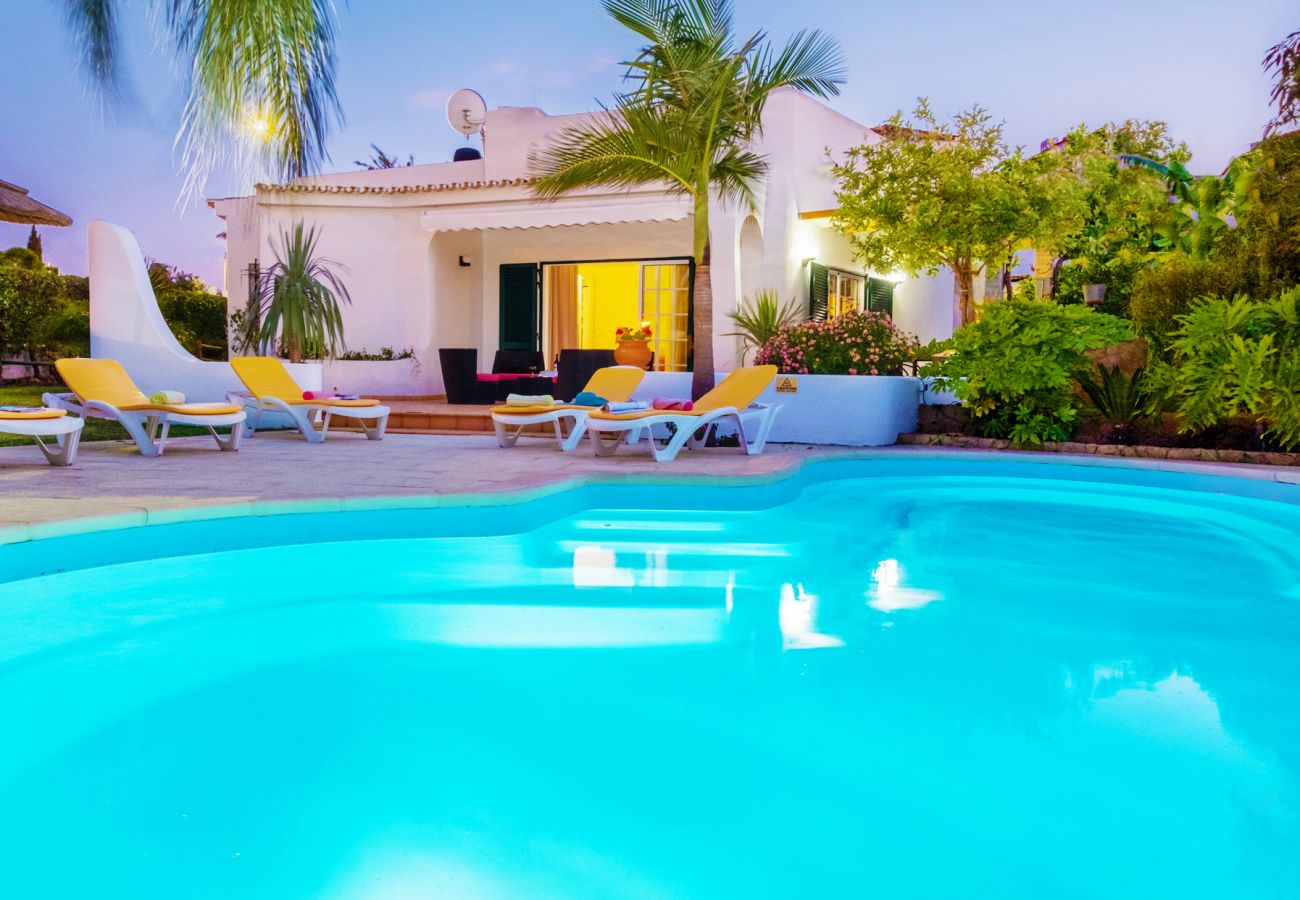 Villa en Albufeira - Villa con piscina a 1 km de la playa