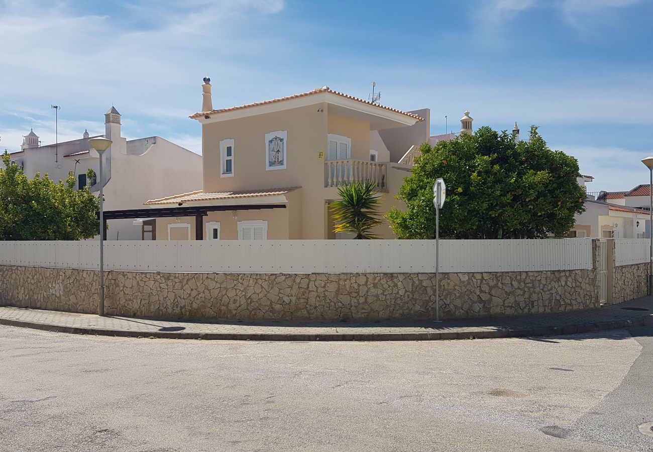 Villa en Armação de Pêra - Villa de 4 dormitorios a 1 km de la playa