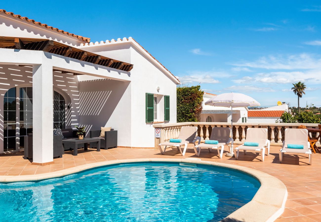 Villa en Calan Porter - Villa con piscina a 1 km de la playa