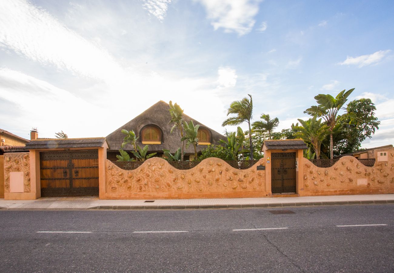 Villa en Málaga - Indonesian Palace Luxurious Boutique by iloftmalaga