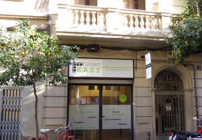 Apartamento en Barcelona - PRIVATE TERRACE, 4 bedrooms, 2 bathrooms Apartamento en Barcelona - PRIVATE TERRACE, 4 bedrooms, 2 bathrooms