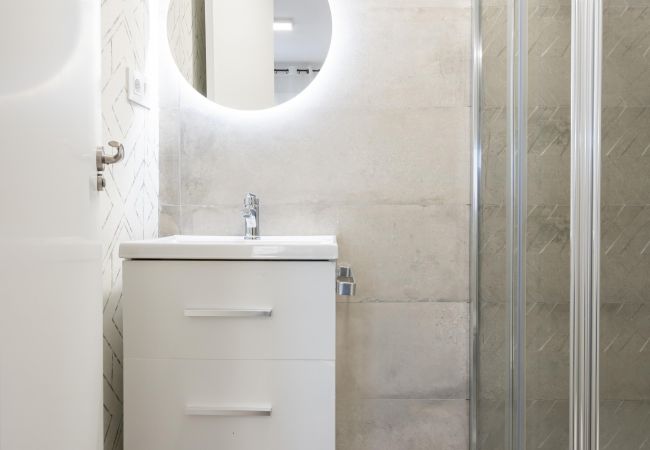 Apartamento en Madrid - M (CEB765) Parque de Atracciones-Zoo-Casa de Campo Apartamento en Madrid - M (CEB765) Parque de Atracciones-Zoo-Casa de Campo
