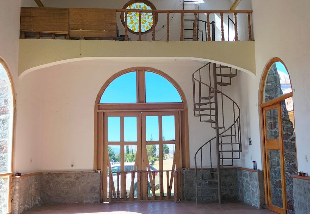 Villa en Valle de Bravo - Mexican Gran Villa (Villa Victoria, Valle de Bravo)