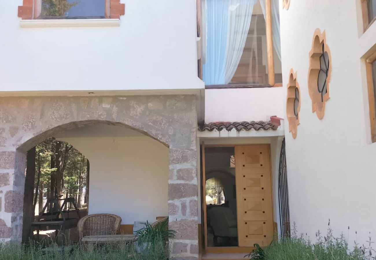 Villa en Valle de Bravo - Mexican Gran Villa (Villa Victoria, Valle de Bravo)