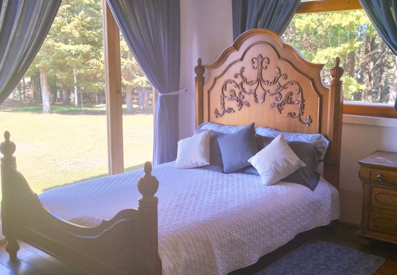 Villa en Valle de Bravo - Mexican Gran Villa (Villa Victoria, Valle de Bravo)