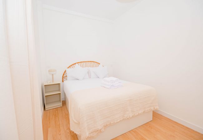 Apartamento en Madrid - Acogedor y coqueto apartamento de 3 dormitorios en Madrid M (ASR18)