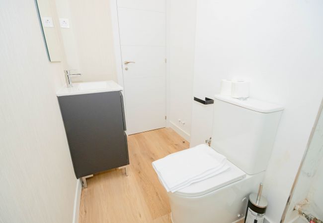 Apartamento en Madrid - Acogedor y coqueto apartamento de 3 dormitorios en Madrid M (ASR18)