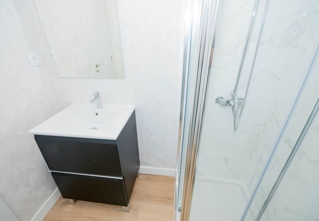 Apartamento en Madrid - Acogedor y coqueto apartamento de 3 dormitorios en Madrid M (ASR18)