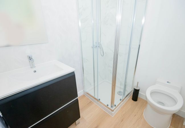 Apartamento en Madrid - Acogedor y coqueto apartamento de 3 dormitorios en Madrid M (ASR18)