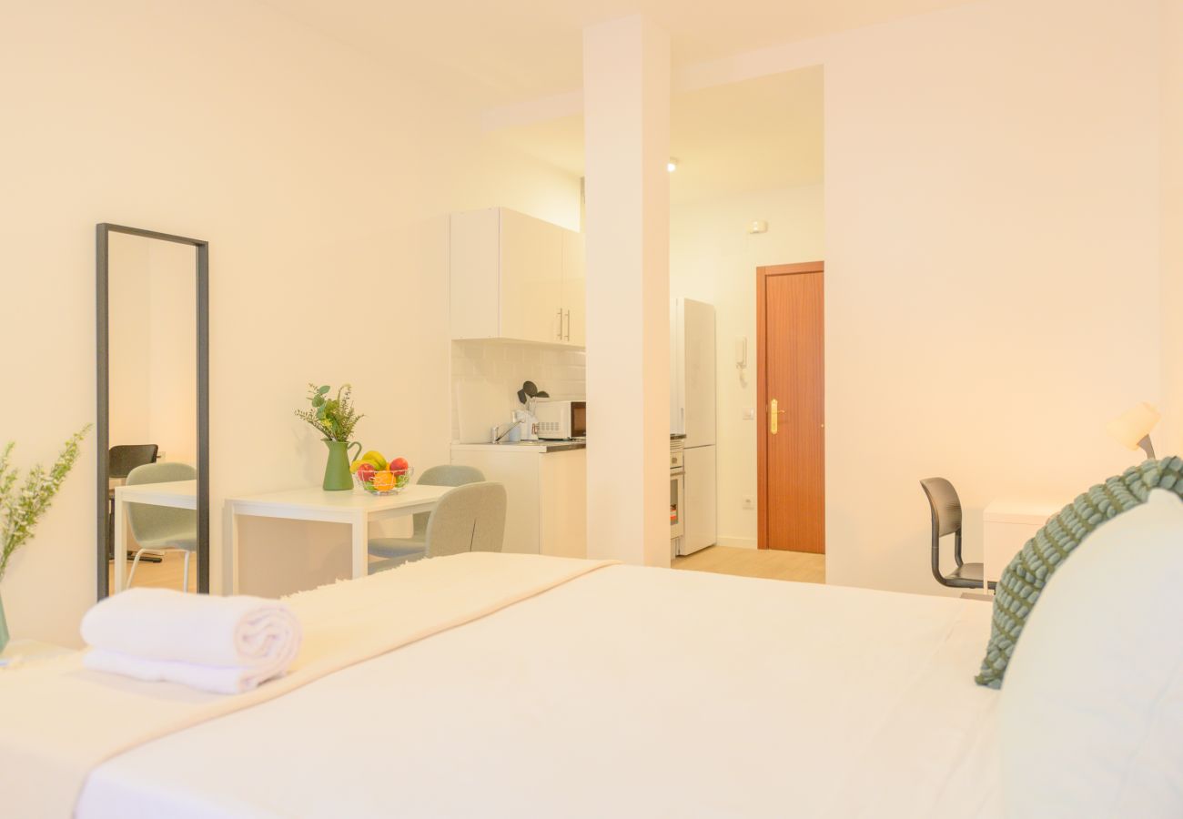 Estudio en Madrid - Acogedor Apartamento Tipo Estudio cerca de la Plaza de Toros en Ventas