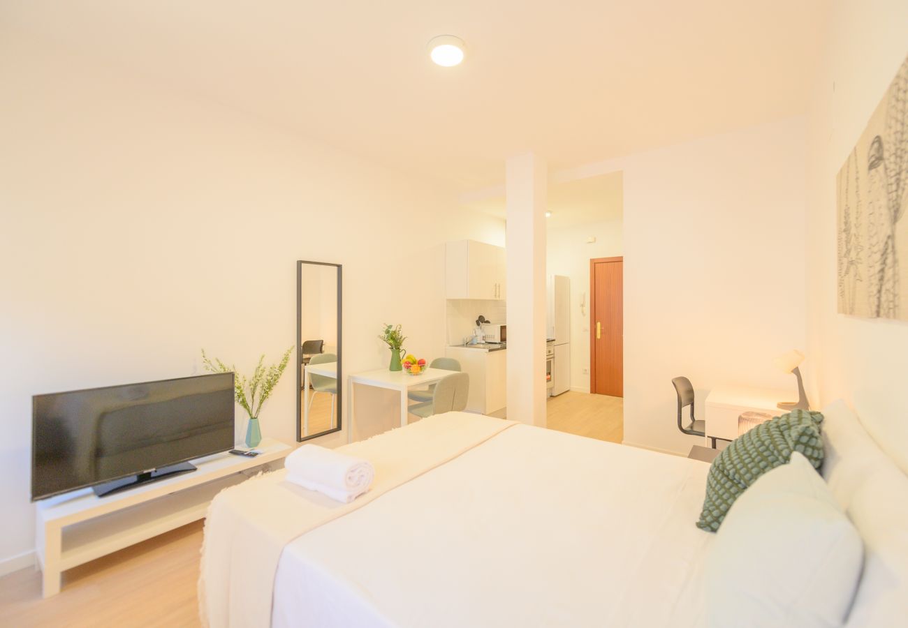 Estudio en Madrid - Acogedor Apartamento Tipo Estudio cerca de la Plaza de Toros en Ventas