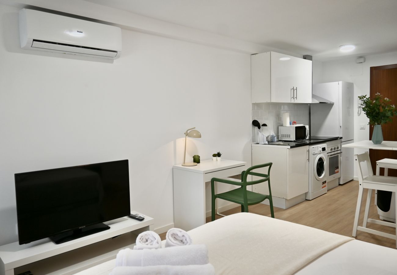 Estudio en Madrid - Acogedor Apartamento Tipo Estudio cerca de la Plaza de Toros en Ventas