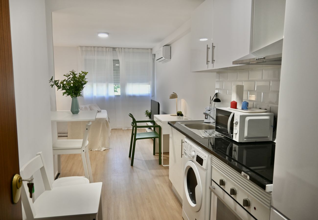 Estudio en Madrid - Acogedor Apartamento Tipo Estudio cerca de la Plaza de Toros en Ventas