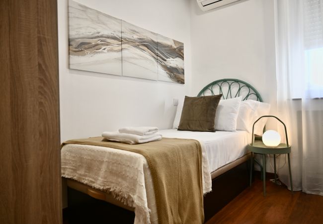 Apartamento en Madrid - M (AMA1026) Vivienda de cuatro dormitorios en Arga Apartamento en Madrid - M (AMA1026) Vivienda de cuatro dormitorios en Arga